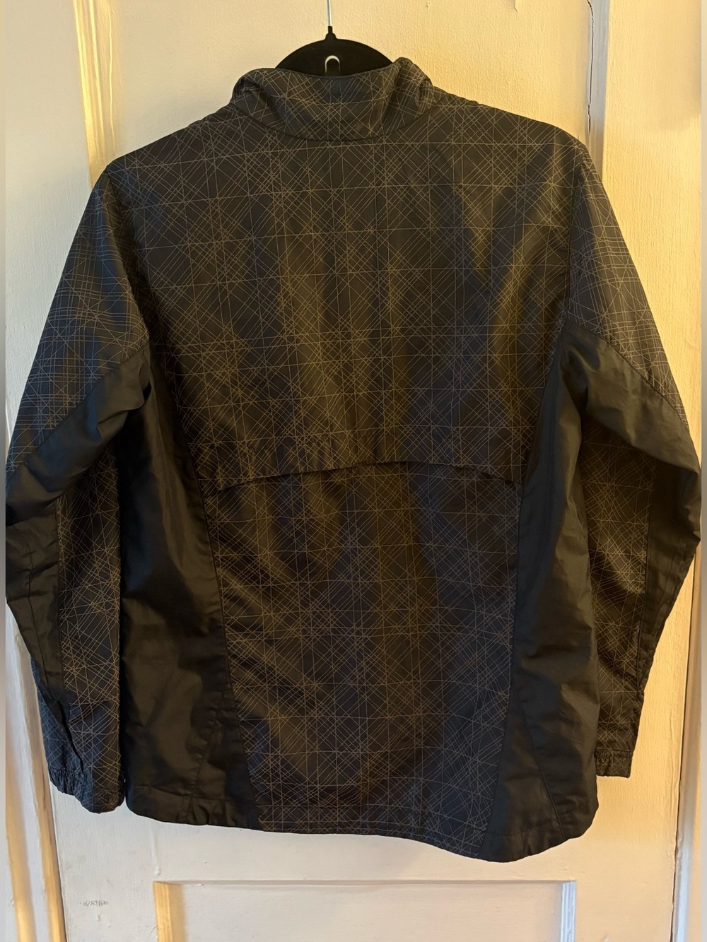 Black and Gray Patterned Running Lightweight Jacket -Nike - Picture 2 of 7